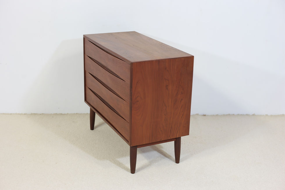 Miniature : Commode Arne Vodder en Teck