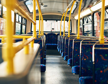Schwer entflammbare Stoffe für Bus & Bahn 