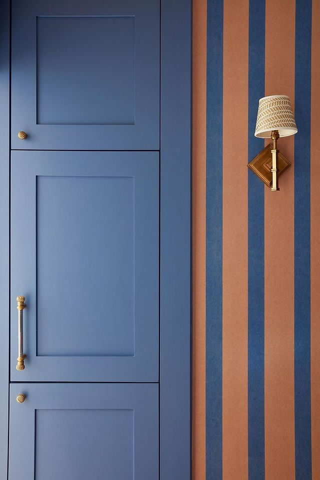 couloir à rayures bleues et terracotta