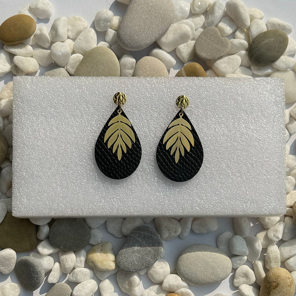 boucles d'oreilles noires et légères