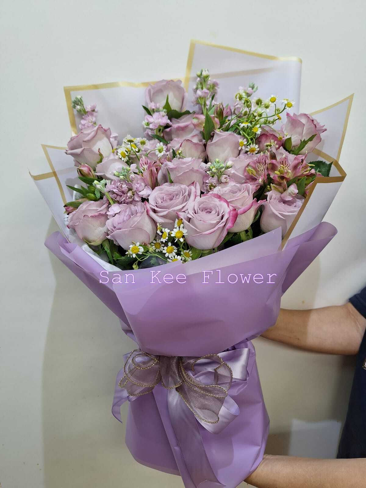 A54 紫紅玫瑰花束