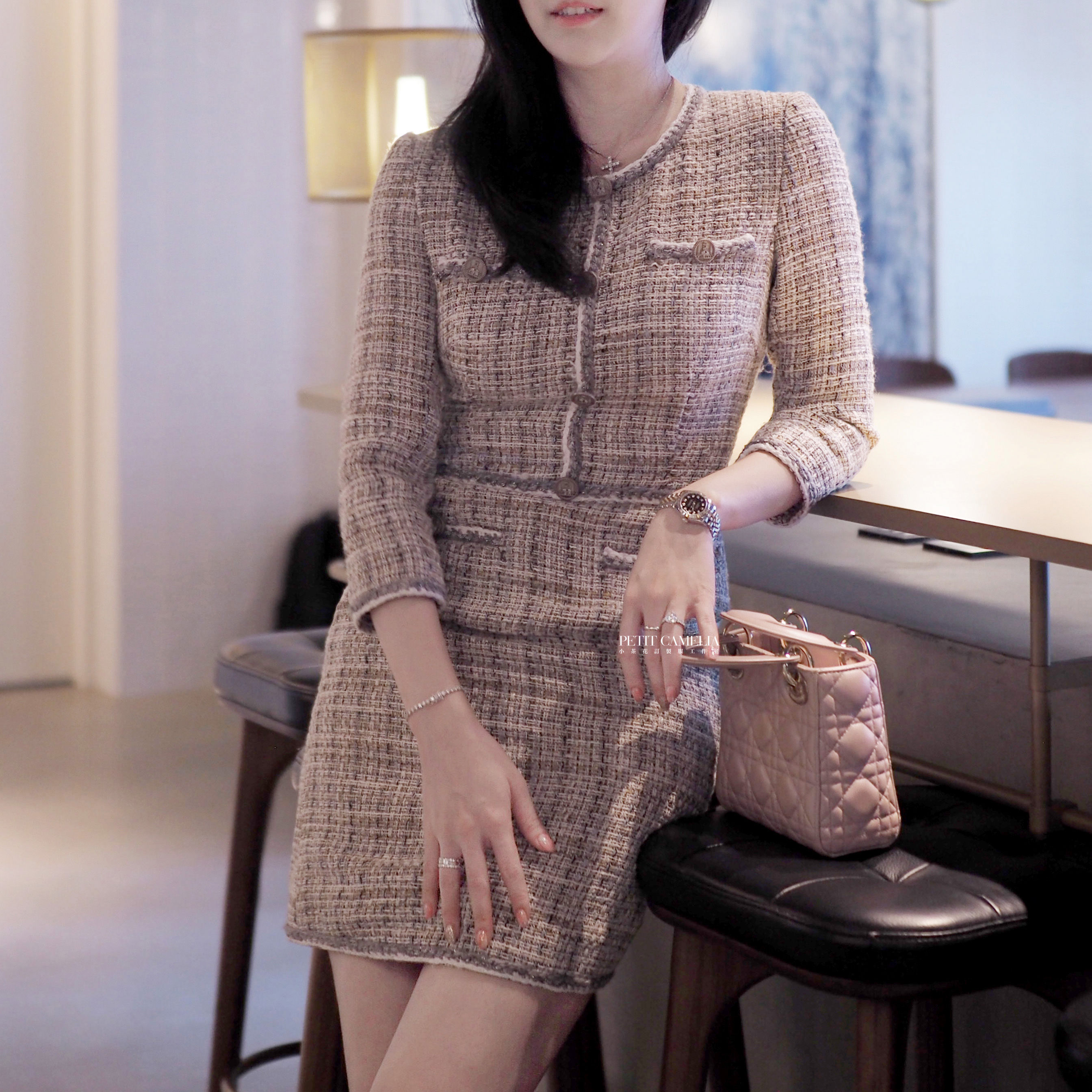 栗子棕 灰白滾邊洋裝