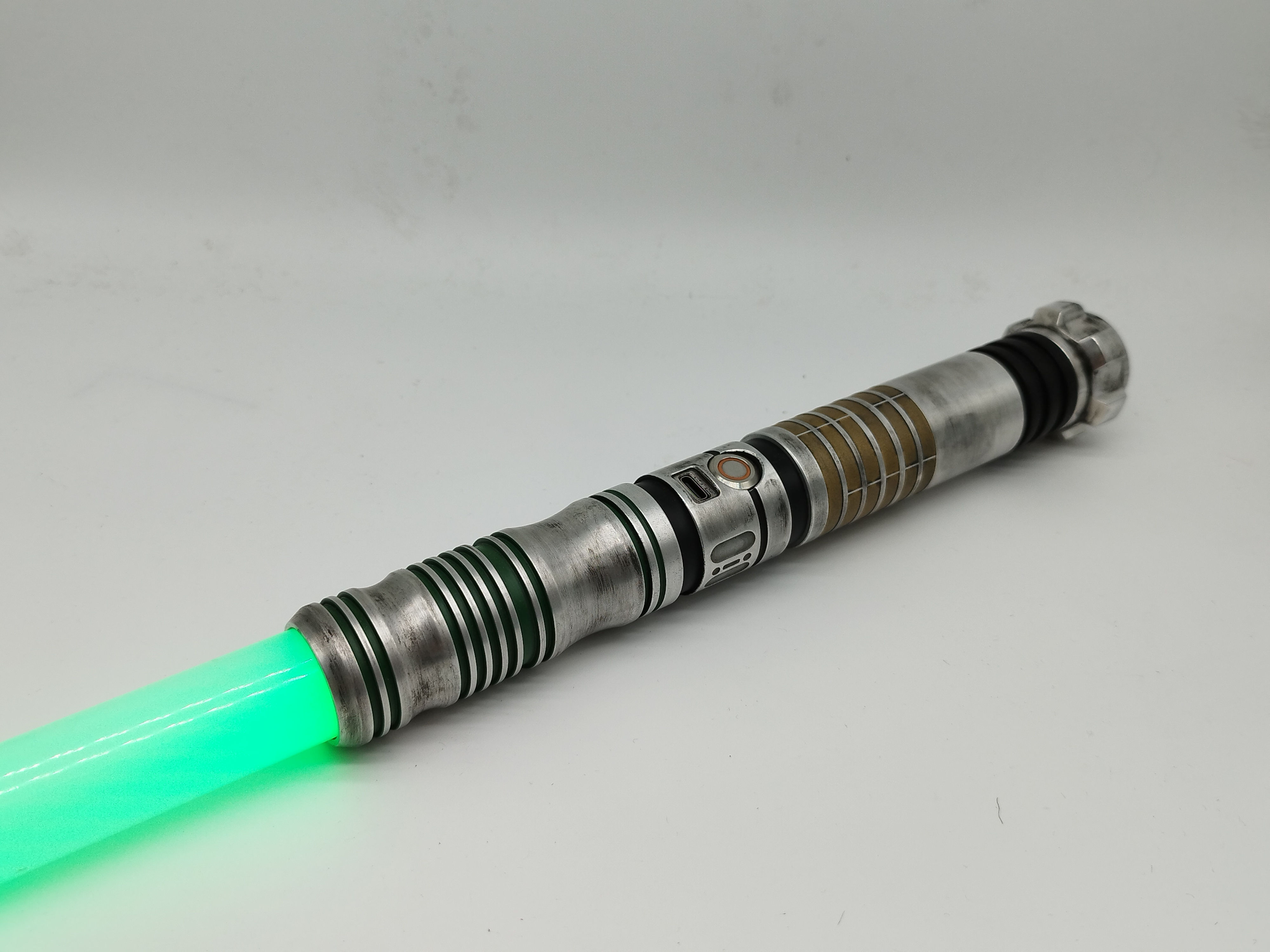 SABRE LASER PERSONNALISÉ MSL SAIYAN