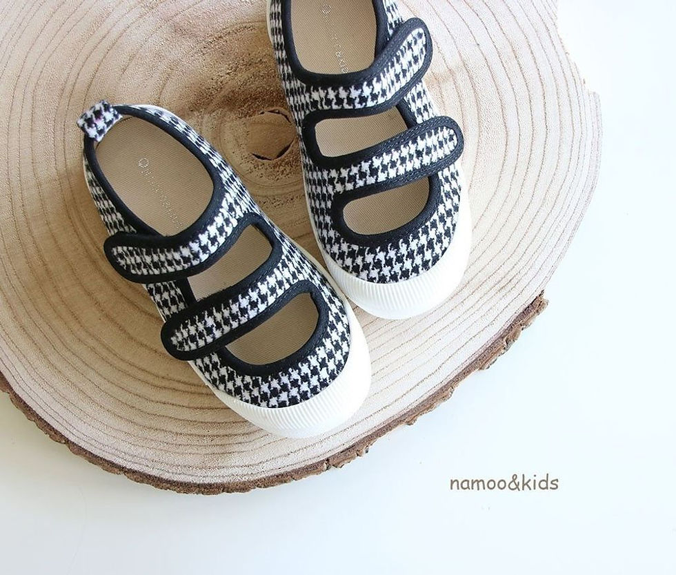 縮圖：魔鬼氈帆布鞋