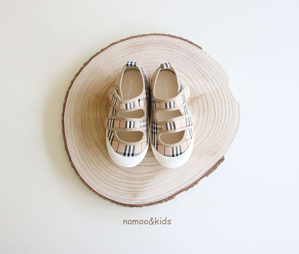 縮圖：魔鬼氈帆布鞋