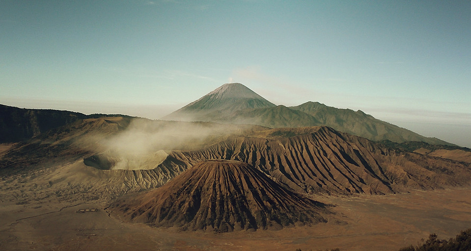 free lesson plan and resources about volcanoes and plate tectonics