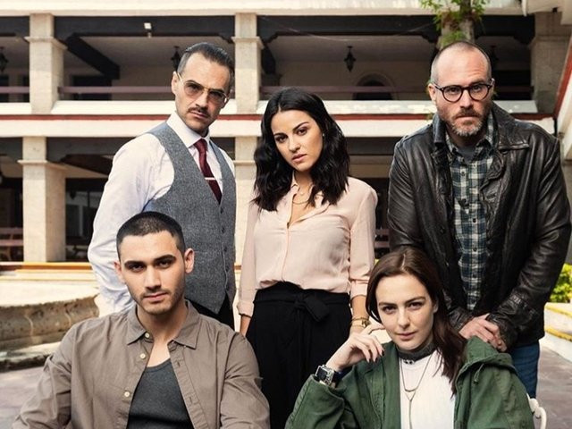 Bastidores da primeira temporada de "Desejo Sombrio, nova série da Netflix, com Maite Perroni e Alejandro Speitzer.