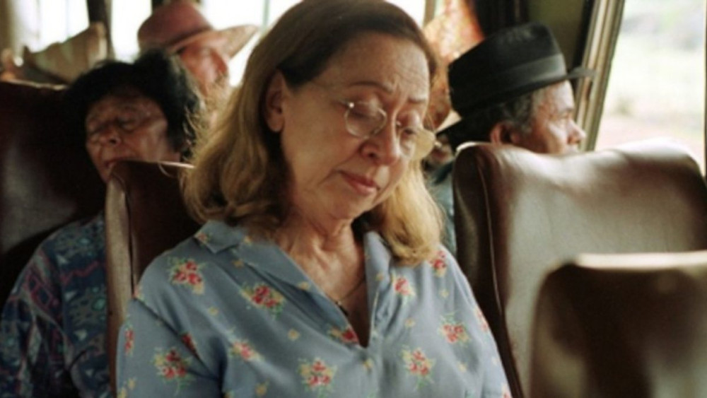 Fernanda Montenegro em "Central do Brasil", que rendeu indicação ao Oscar