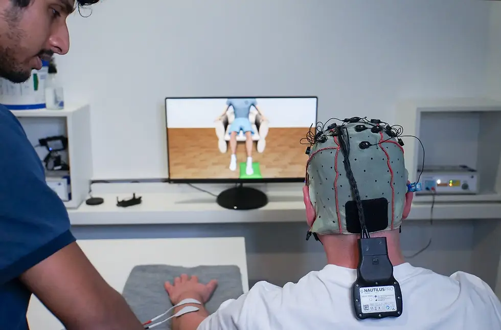 Was ist recoveriX bei Multipler Sklerose und wie fördert es motorische und kognitive Funktionen?