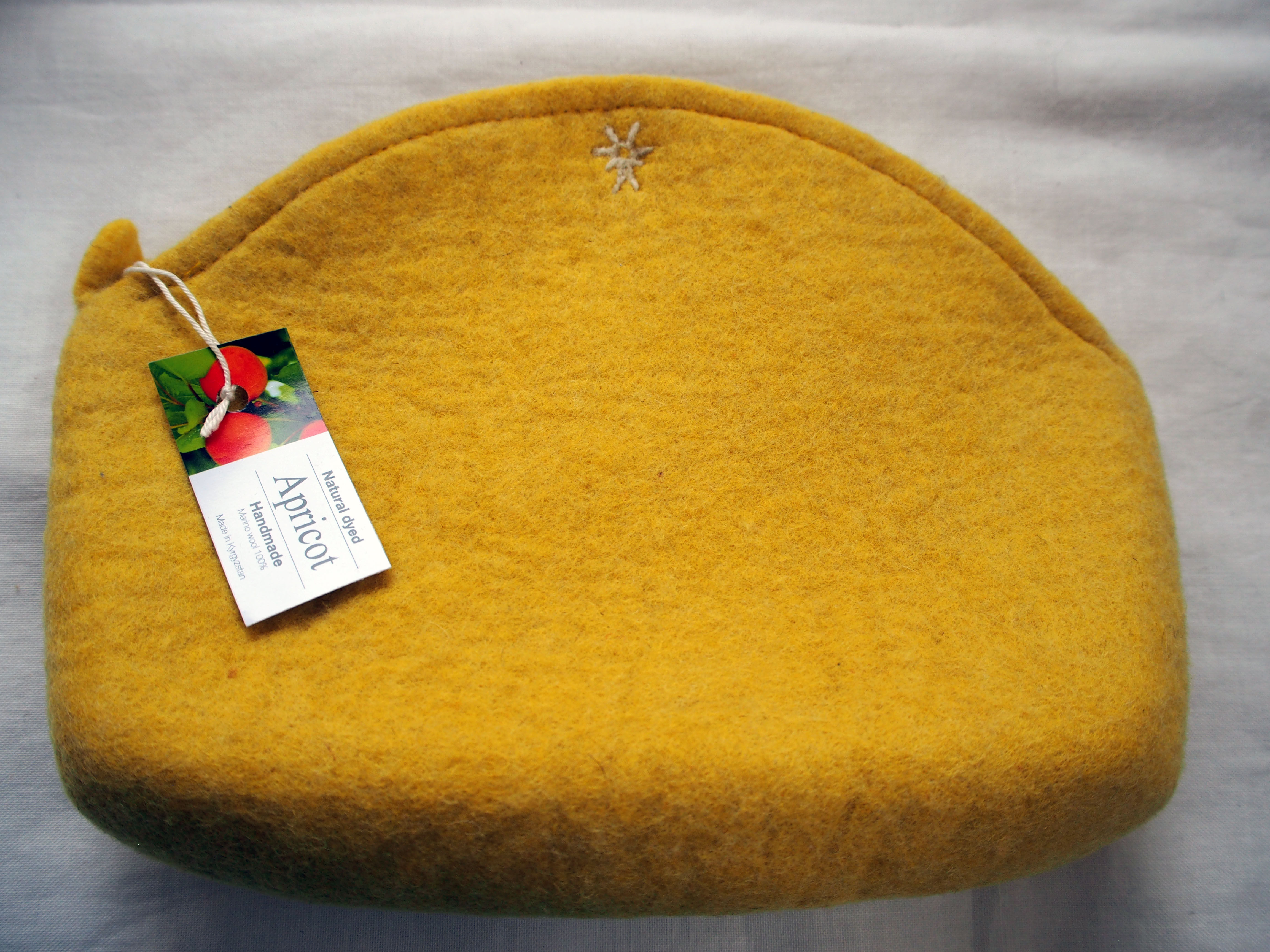 キルギス羊毛フェルト ポーチ サイズ/大 草木染め/アプリコット(送料込み)