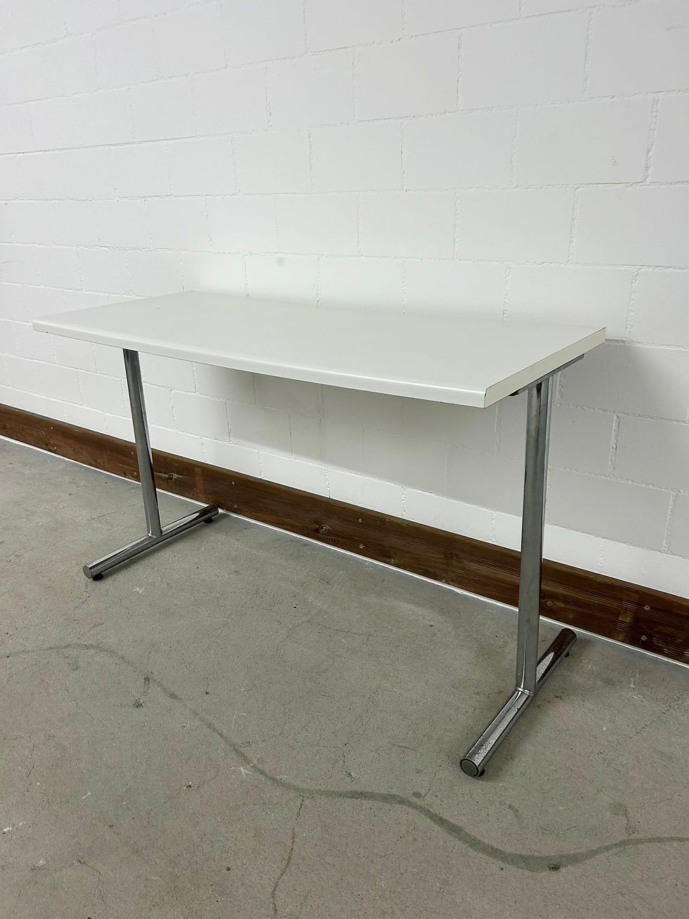 Weisser Bürotisch Schreibtisch Werkbank Chromfüsse stabil