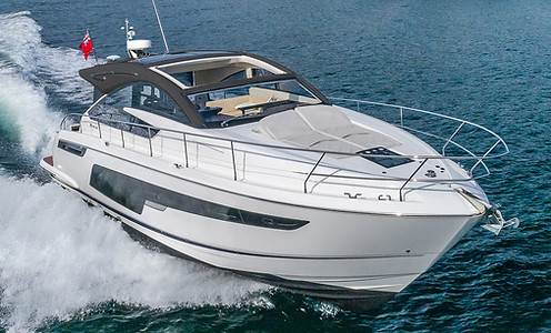 Vente de yacht au Marine de Cogolin dans le Golfe de Saint-Tropez