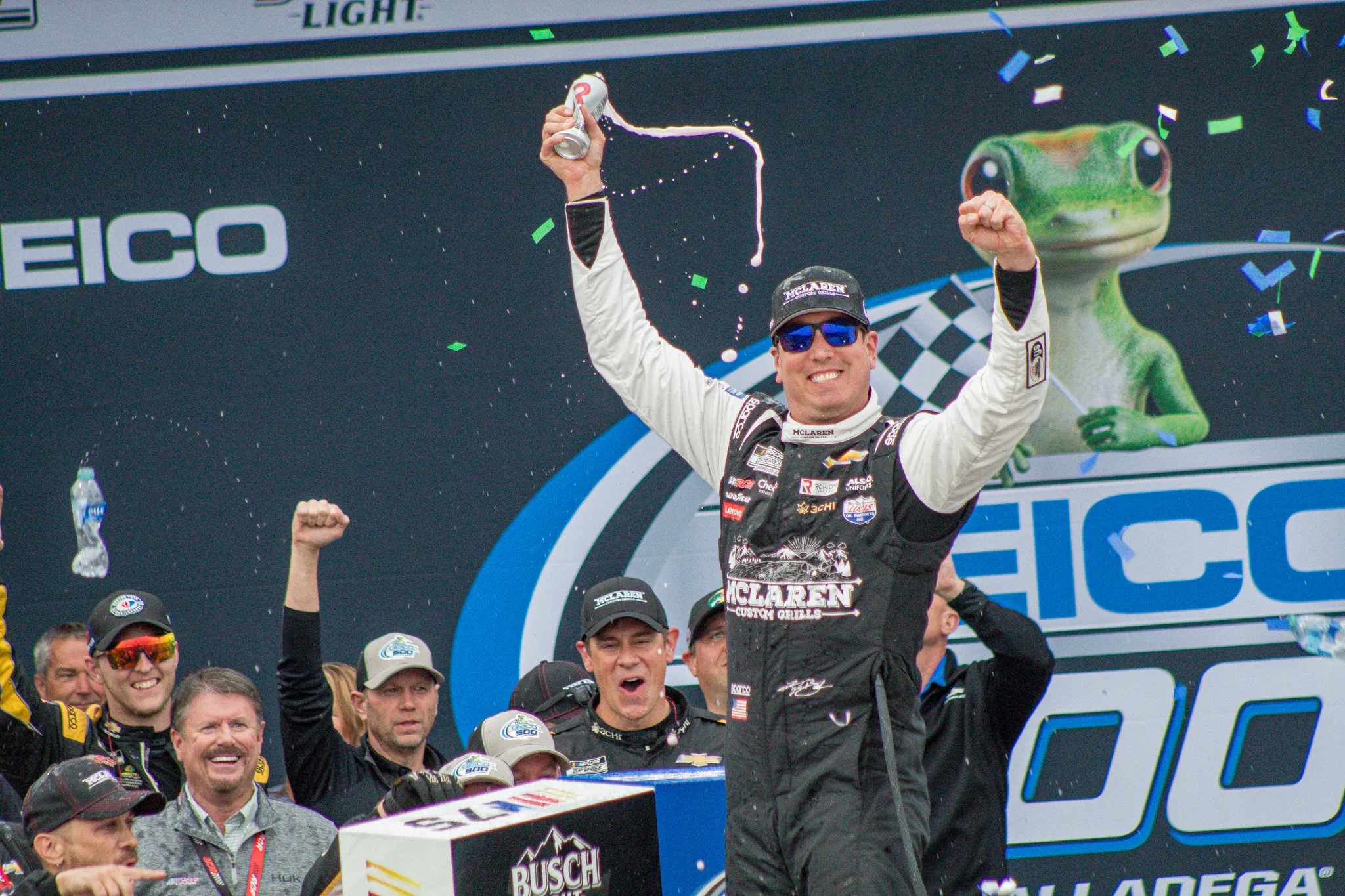 Kyle Busch wins at Talladega Superspeedway