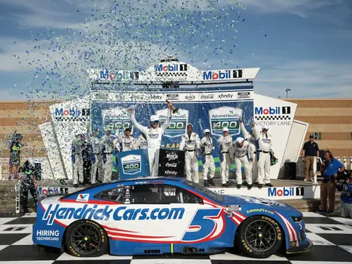 Kyle Larson dominates Cup race at Kansas to take 3rd win of the season