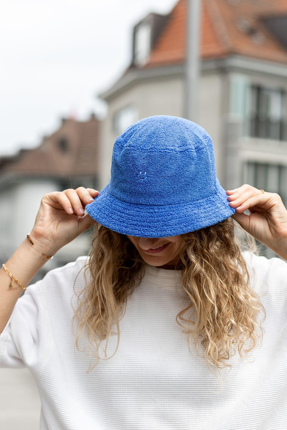 Miniaturbild: Bucket Hat Smile - Mood