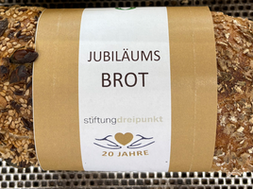 Jubiläumsbrot der Stiftung Dreipunkt mit feinem Kernendekor