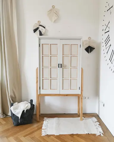 Upcycling Vitrine, Webstoff, handgewebter Stoff, DIY Möbel bauen, Vintage Möbel, Möbelupcycling, Tischlerarbeit