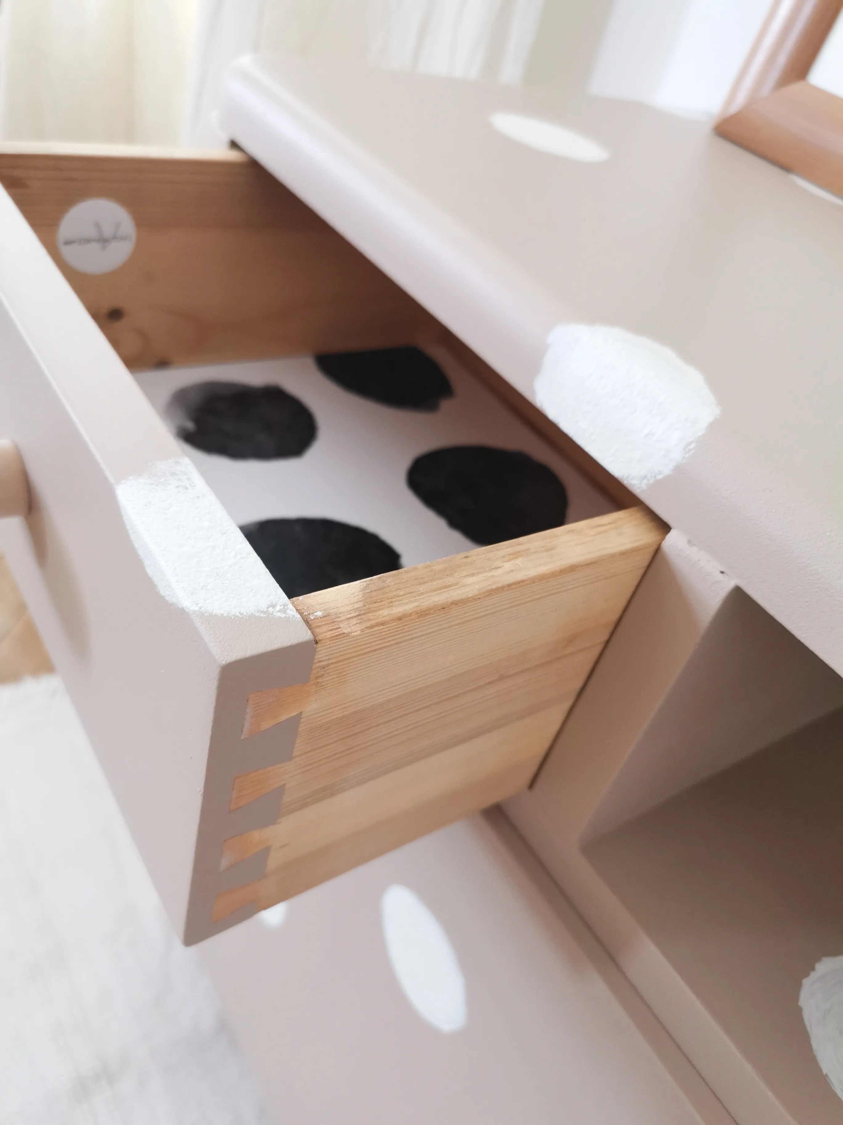 Psyche Nachtkästchen nachher