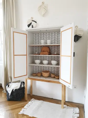 Upcycling Vitrine, Webstoff, handgewebter Stoff, DIY Möbel bauen, Vintage Möbel, Möbelupcycling, Tischlerarbeit