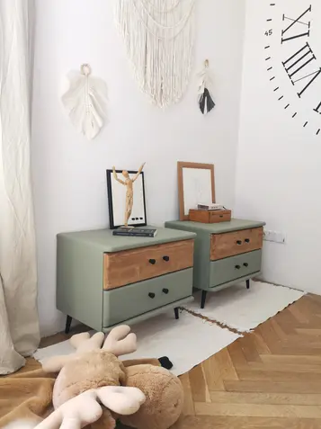 Nachtkästchenset, Upcycling Nachtkästchen, grüne Nachtkästchen, Vollholz Nachtkästchen