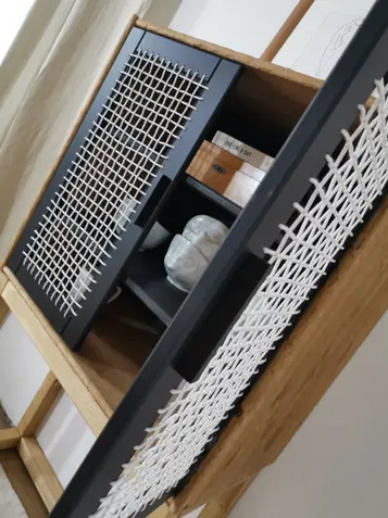 Upcycling Vitrine, Makramee Möbel, Vollholzvitrine, Oberflächenstruktur, Vollholzmöbel, Upcycling Möbel Ikea