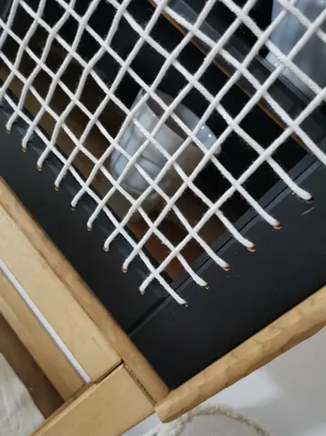 Upcycling Vitrine, Makramee Möbel, Vollholzvitrine, Oberflächenstruktur, Vollholzmöbel, Upcycling Möbel Ikea