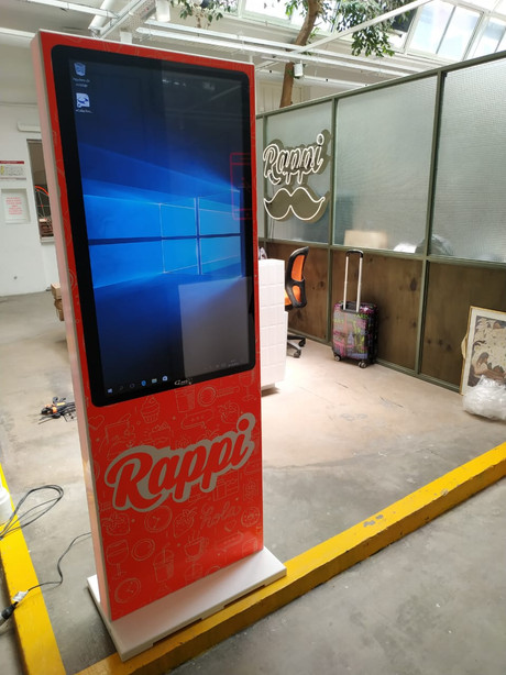 Kiosco Corian de Pie 32"