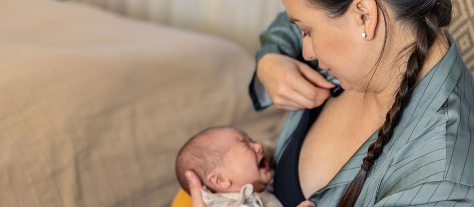 P: ¿Es normal que a mi bebé de 3 meses le salga leche por la nariz cuando regurgita?