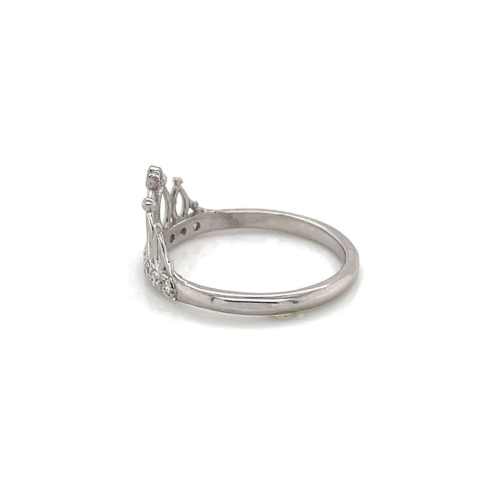 Thumbnail: Elegant Crown Design Diamond Ring