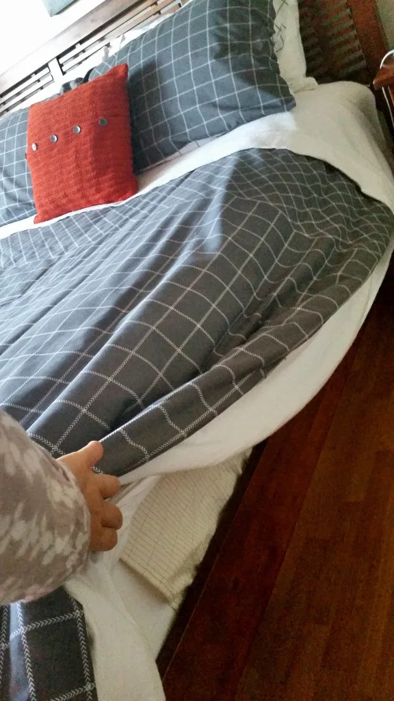 barefoot lifestyle, asd, autism, minimalist footwear, earthing, earthrunners, family health, healthy kids, nature play, vibrams