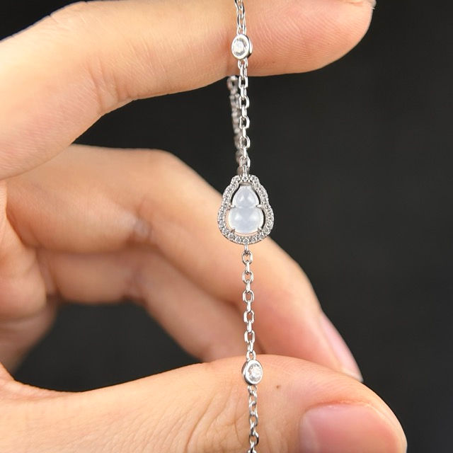 Thumbnail: Burma Jadeite Small Gourd Bracelet