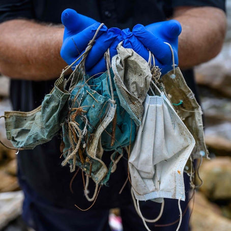 Mientras el mundo lucha por manejar la pandemia de COVID, estamos creando una crisis de plástico.