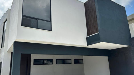  CASA EN MITICA RESIDENCIAL