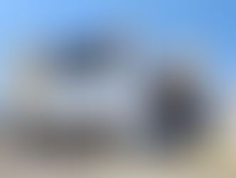 Esta moderna residencia de 414 m² se encuentra en la colonia Carolco Residencial, el cual cuenta con acceso controlado, barda perimetral, caseta y servicio de vigilancia (24 hrs/7 días). Esta privada se encuentra ubicado en una tranquila zona en la carretera nacional rodeado de áreas naturales muy cerca de todo. A escasos 10 minutos de los centros comerciales Esfera City Center, Pueblo Serena y la zona comercial de La Rioja.    