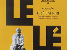 Cartaz amarelo da exposição “Lelé em Piri”, com tipografia geométrica em preto formando o nome “Lelé”, fotografia em preto e branco do arquiteto João Filgueiras Lima sentado e identidade visual da mostra realizada em Pirenópolis.
