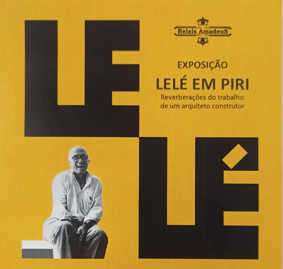 Cartaz amarelo da exposição “Lelé em Piri”, com tipografia geométrica em preto formando o nome “Lelé”, fotografia em preto e branco do arquiteto João Filgueiras Lima sentado e identidade visual da mostra realizada em Pirenópolis.
