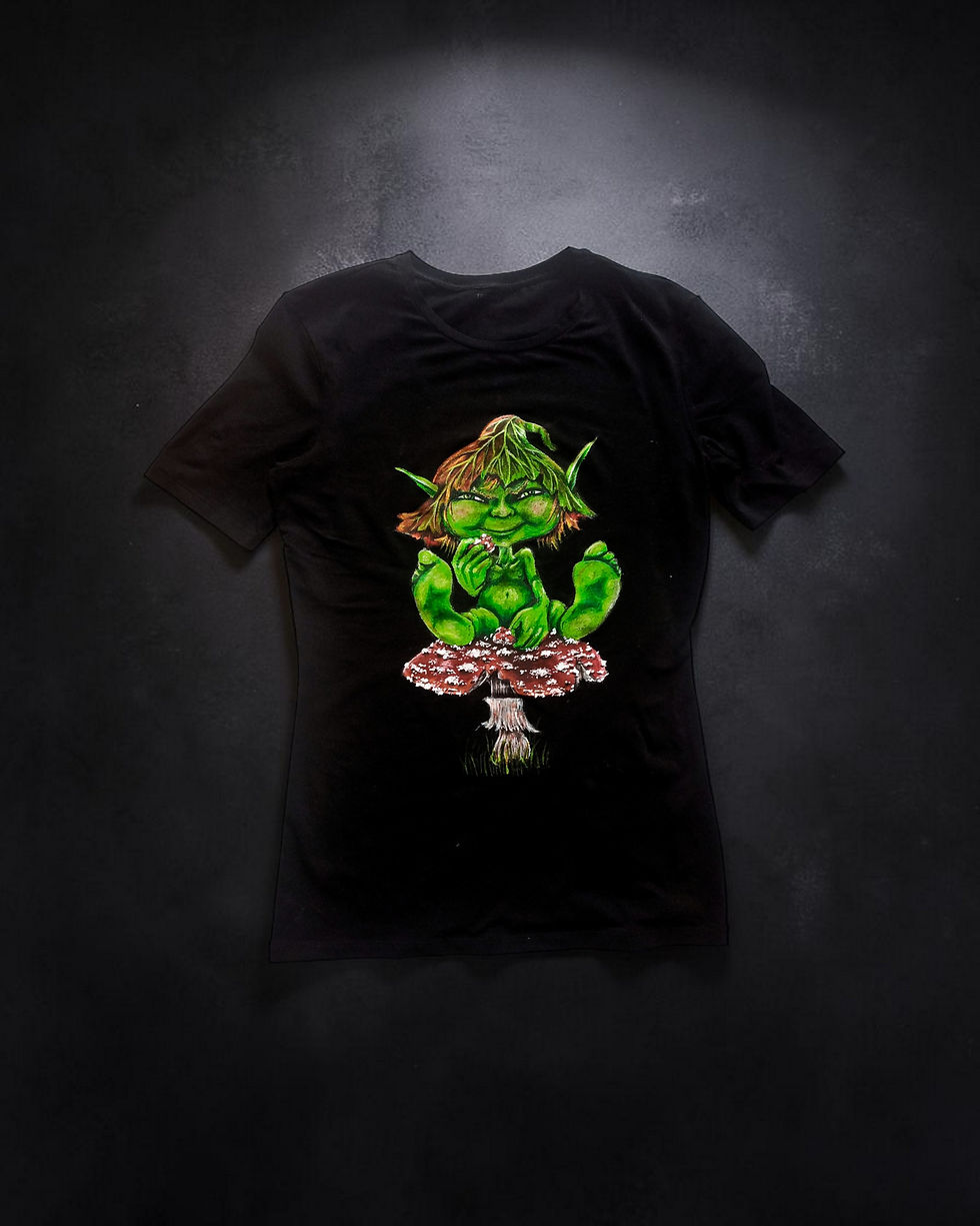 縮圖：Camiseta negra con diseño Trenti pintado a mano centrado en el pecho