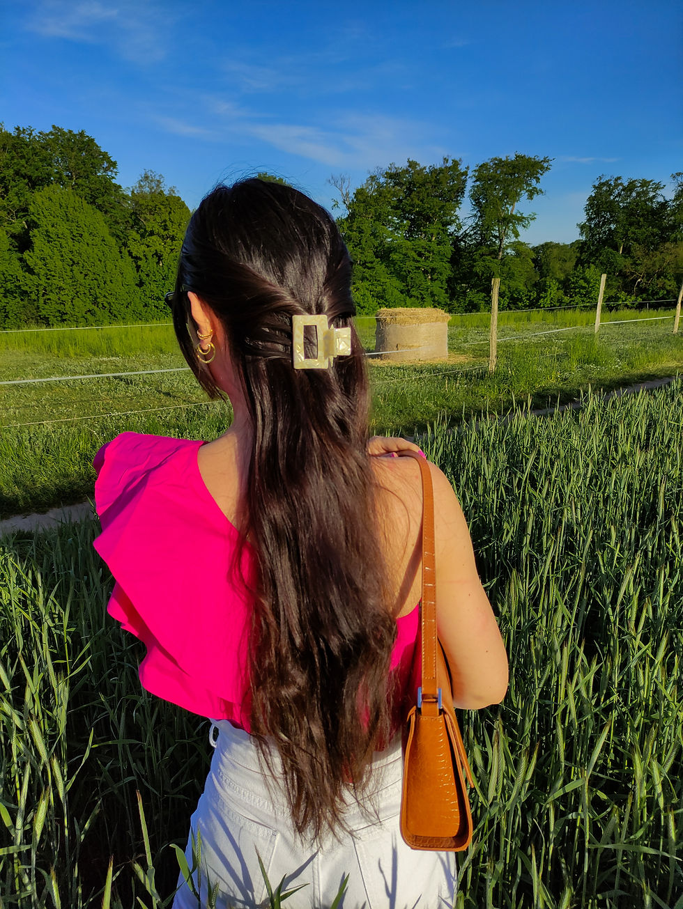 Thumbnail: haarklammer damen, lange dunkle haare