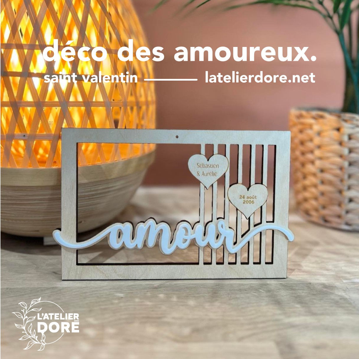 Décoration murale en bois et plexi blanc