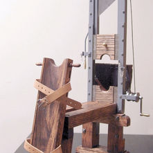 Die kalte Gerechtigkeit der Guillotine: Aufstieg und Fall einer tödlichen Maschine
