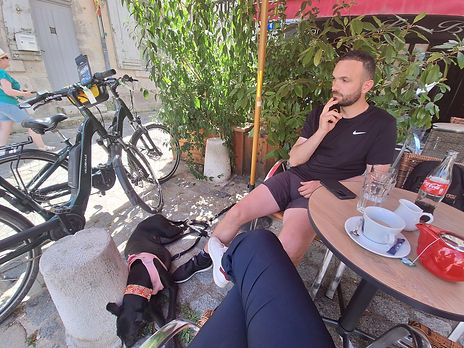 chiot en terrasse
