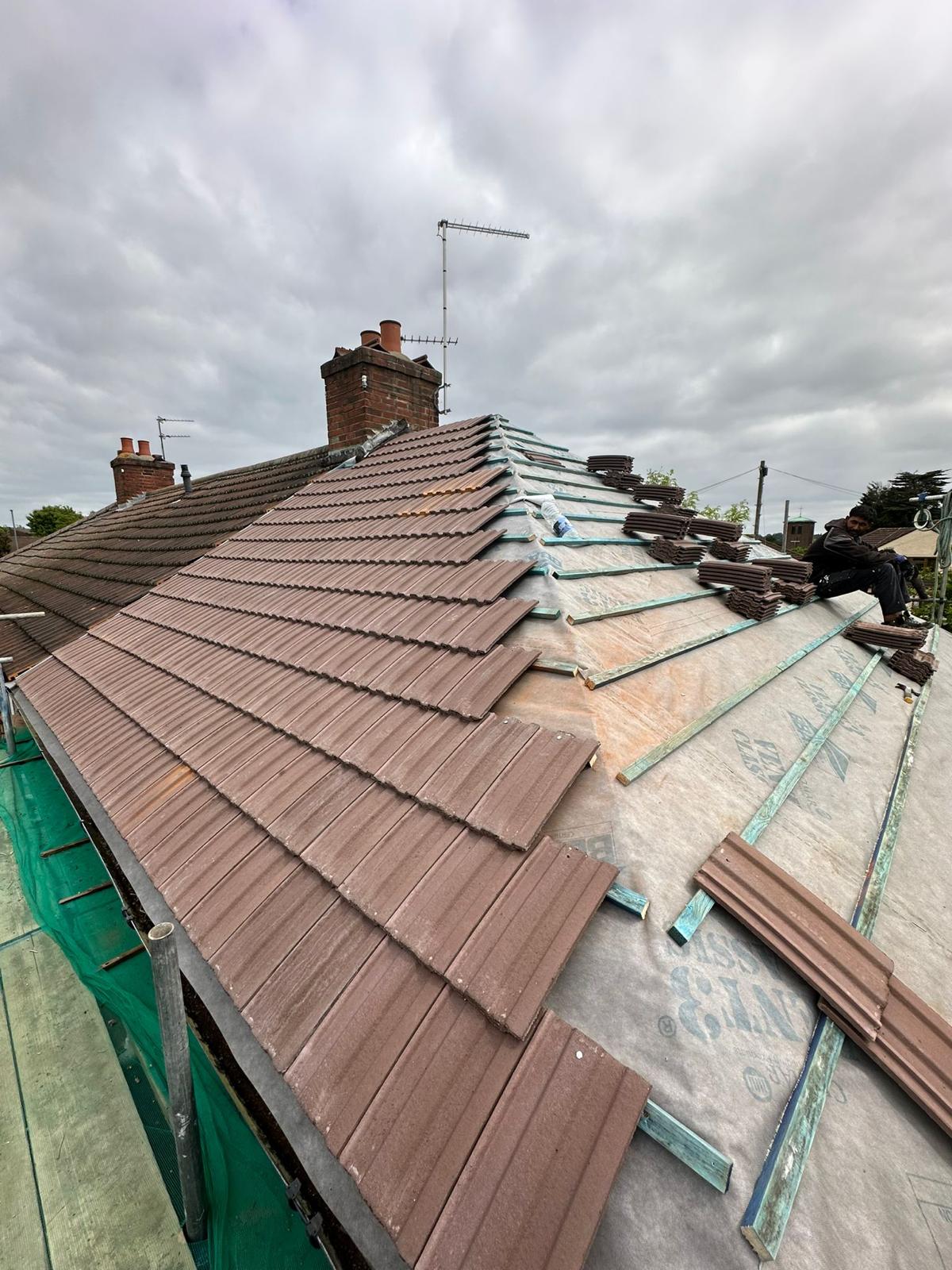 wh-roofing-pitched-roof-retiling-work-in-progress-19.jpg