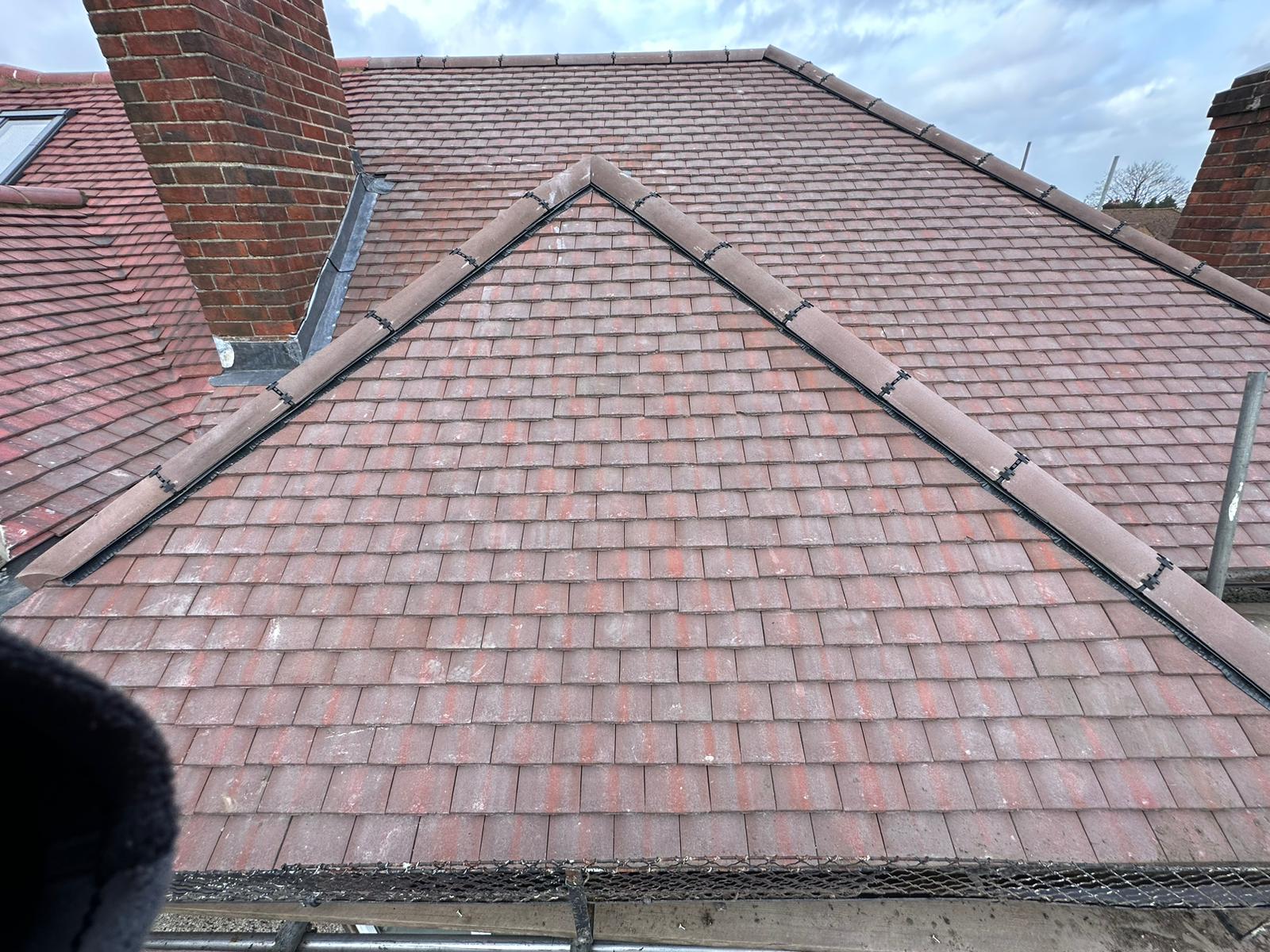 wh-roofing-red-tiled-hipped-roof-and-ridge-tile-detail-04.jpeg