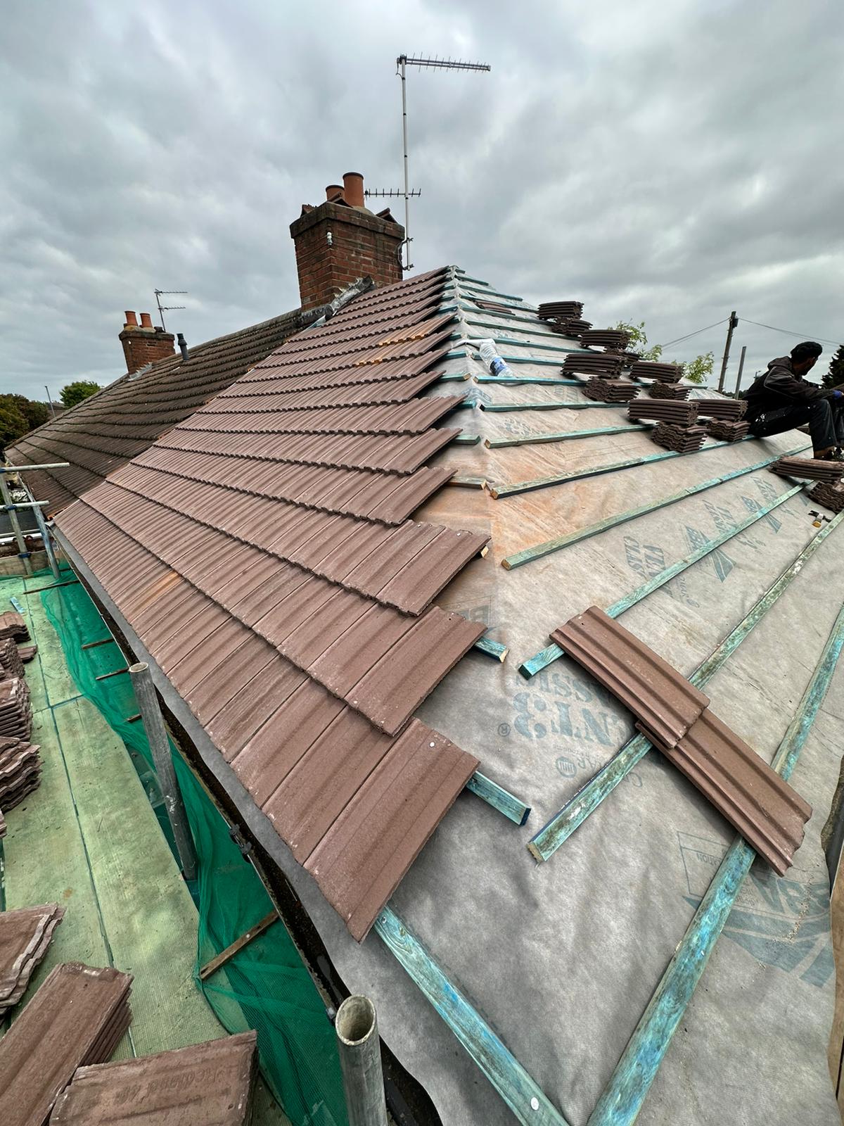 wh-roofing-hipped-roof-tile-installation-with-exposed-underlay-15.jpg