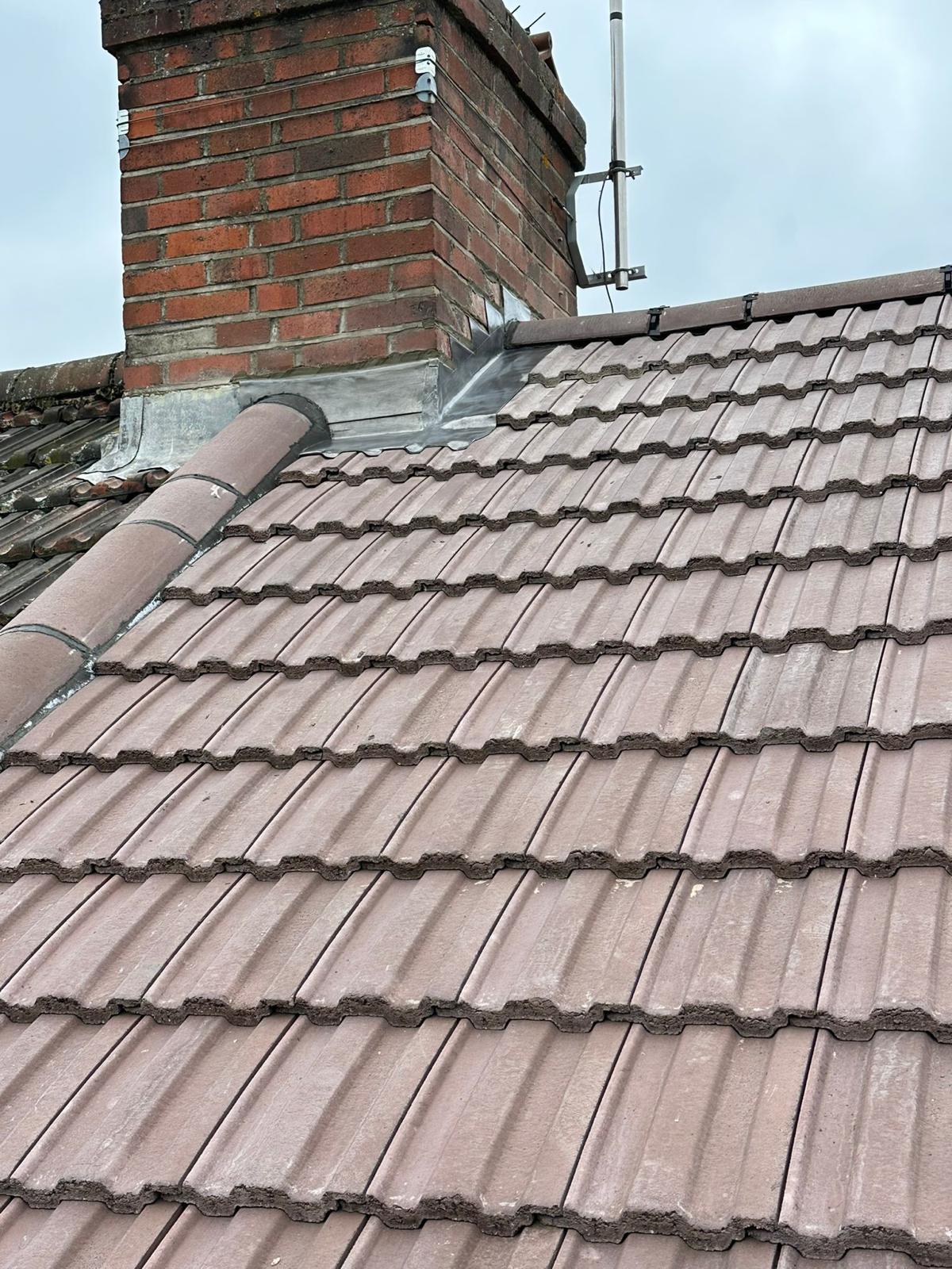 wh-roofing-interlocking-roof-tiles-and-chimney-lead-flashing-23.jpg