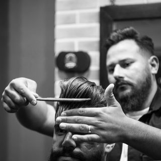 Pode usar pomada no cabelo todo dia?