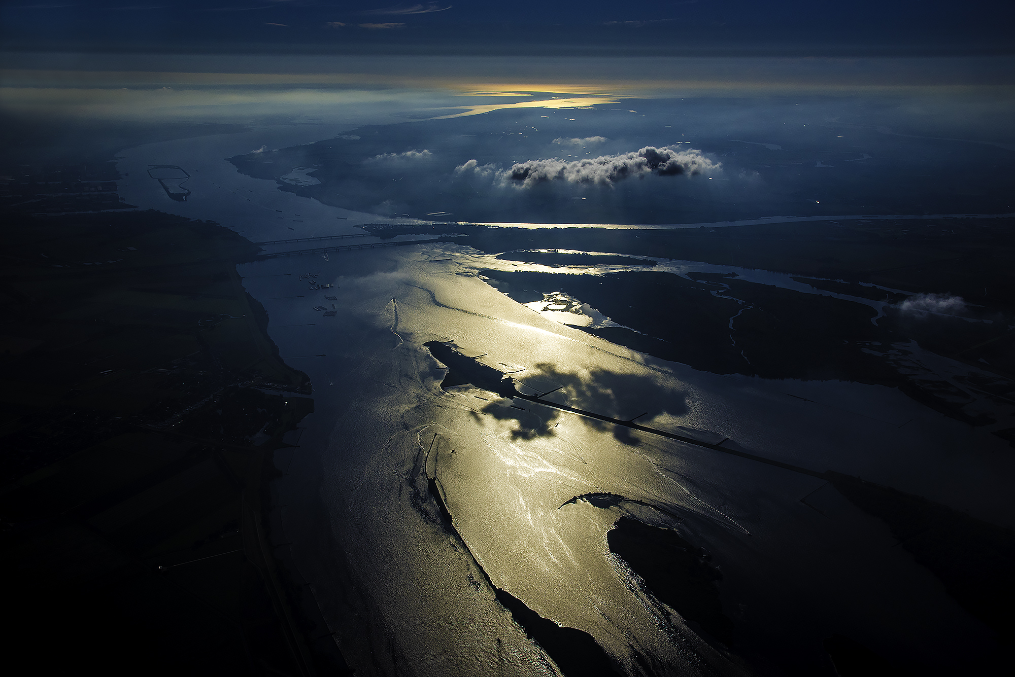 Avond vlucht Moerdijkbruggen