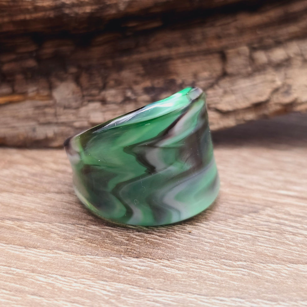 Miniaturbild: Murano Glasring in grün, schwarz changierend Gr. 20