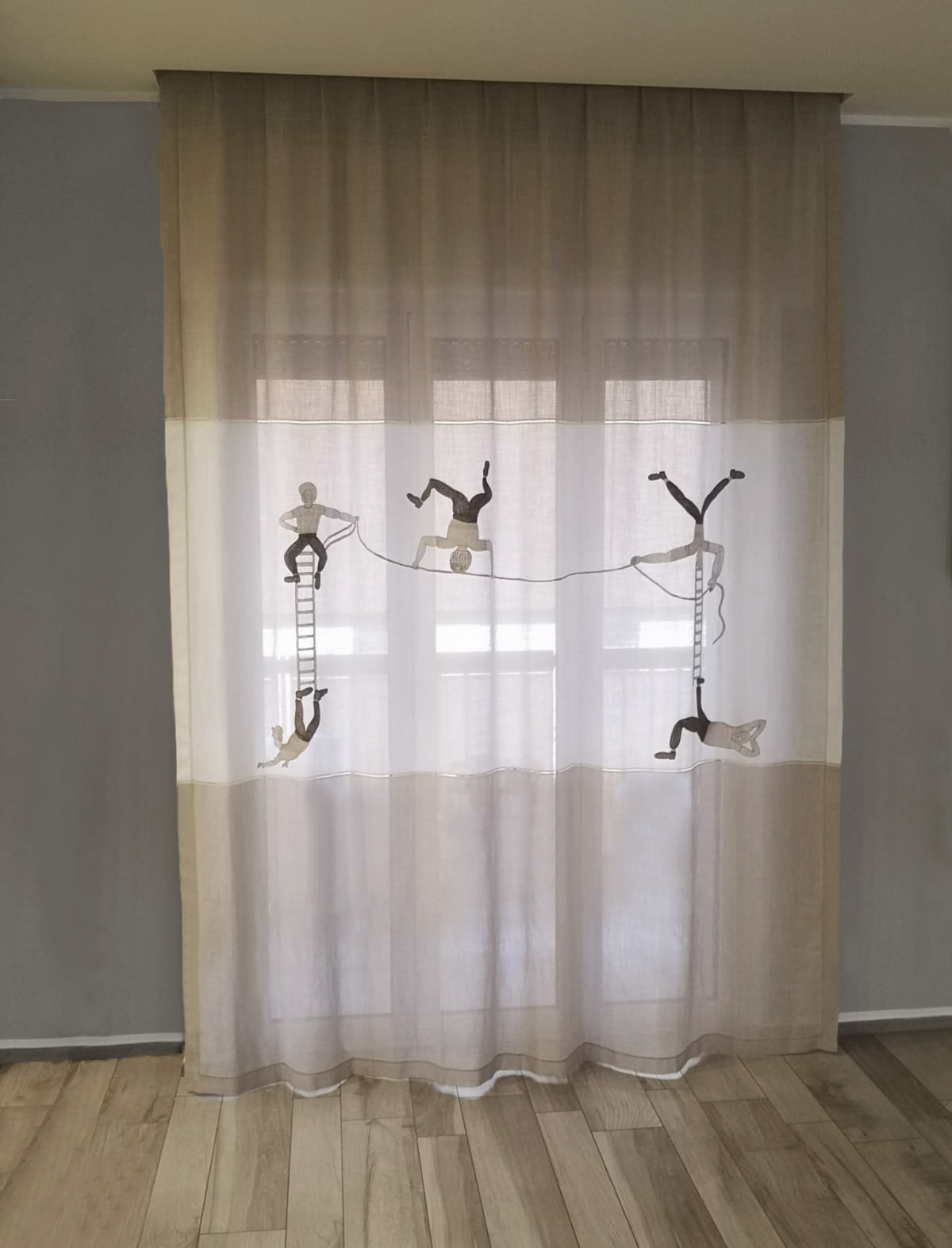 16 Acrobati