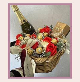 Canasta de rosas con chocolates y vino espumoso
